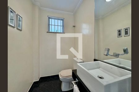 Casa de condomínio à venda com 560m², 5 quartos e 3 vagas Casa de condomínio à venda com 560m², 5 quartos e 3 vagasLavabo