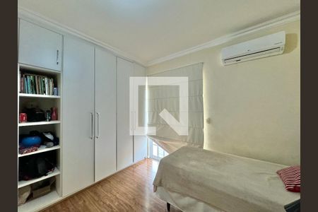 Casa de condomínio à venda com 560m², 5 quartos e 3 vagas Casa de condomínio à venda com 560m², 5 quartos e 3 vagasQuarto 2