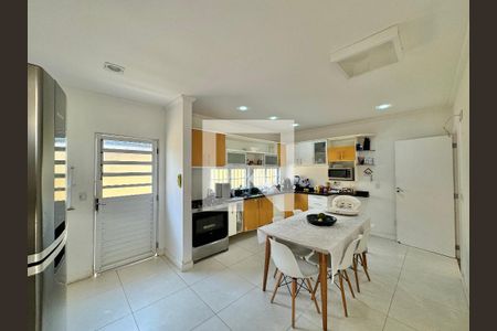Casa de condomínio à venda com 560m², 5 quartos e 3 vagas Casa de condomínio à venda com 560m², 5 quartos e 3 vagasCozinha