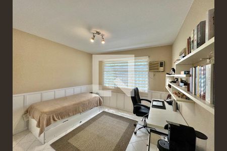 Casa de condomínio à venda com 560m², 5 quartos e 3 vagas Casa de condomínio à venda com 560m², 5 quartos e 3 vagasQuarto 3
