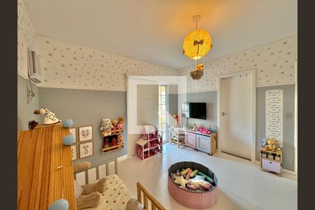 Casa de condomínio à venda com 560m², 5 quartos e 3 vagas Casa de condomínio à venda com 560m², 5 quartos e 3 vagasSuíte 2