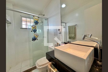Casa de condomínio à venda com 560m², 5 quartos e 3 vagas Casa de condomínio à venda com 560m², 5 quartos e 3 vagasBanheiro Social