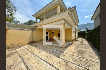 Casa de condomínio à venda com 560m², 5 quartos e 3 vagas Casa de condomínio à venda com 560m², 5 quartos e 3 vagasÁrea comum