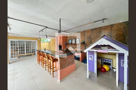 Casa de condomínio à venda com 560m², 5 quartos e 3 vagas Casa de condomínio à venda com 560m², 5 quartos e 3 vagasÁrea comum