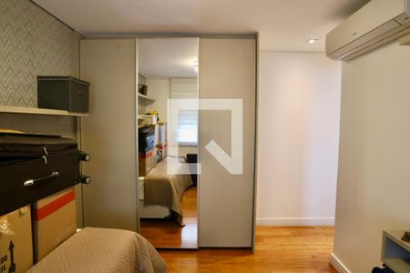 Apartamento à venda com 221m², 4 quartos e 4 vagas Apartamento à venda com 221m², 4 quartos e 4 vagasQuarto 2