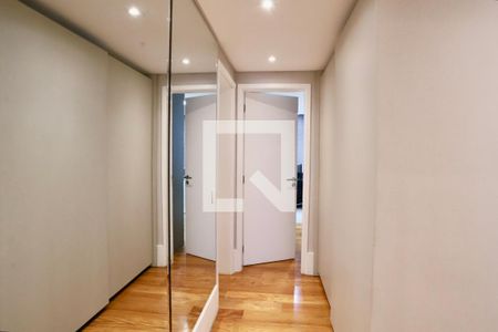 Apartamento à venda com 221m², 4 quartos e 4 vagas Apartamento à venda com 221m², 4 quartos e 4 vagasCorredor