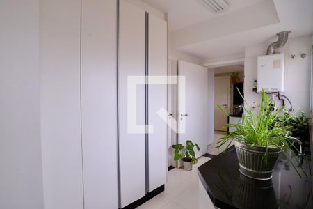 Apartamento à venda com 221m², 4 quartos e 4 vagas Apartamento à venda com 221m², 4 quartos e 4 vagasLavanderia