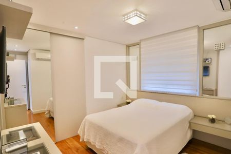 Apartamento à venda com 221m², 4 quartos e 4 vagas Apartamento à venda com 221m², 4 quartos e 4 vagasQuarto 1
