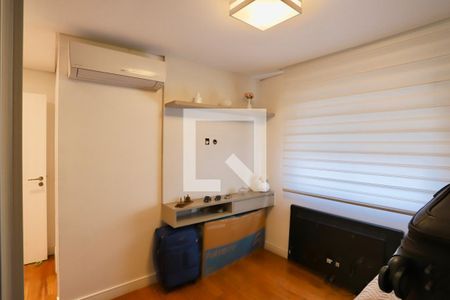 Apartamento à venda com 221m², 4 quartos e 4 vagas Apartamento à venda com 221m², 4 quartos e 4 vagasQuarto 2