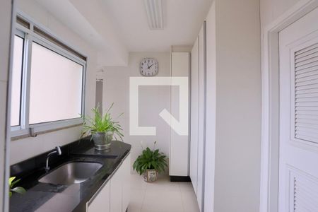 Apartamento à venda com 221m², 4 quartos e 4 vagas Apartamento à venda com 221m², 4 quartos e 4 vagasLavanderia