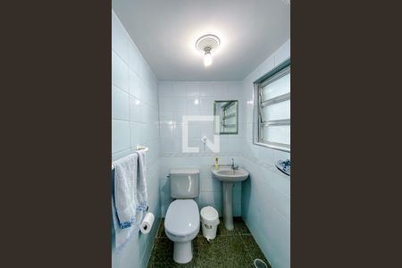 Casa à venda com 210m², 3 quartos e 5 vagasBanheiro de Serviço