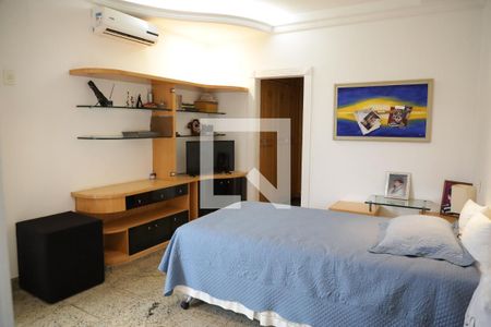 Casa de condomínio para alugar com 590m², 5 quartos e 8 vagasQuarto