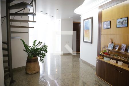 Casa de condomínio para alugar com 590m², 5 quartos e 8 vagasSala