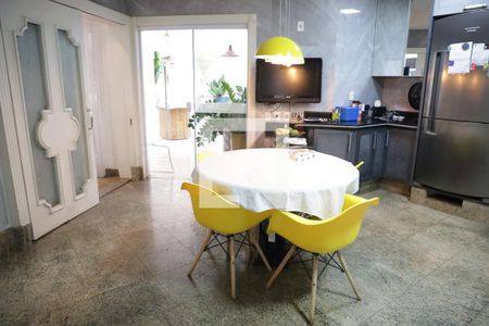 Casa de condomínio para alugar com 590m², 5 quartos e 8 vagasCozinha