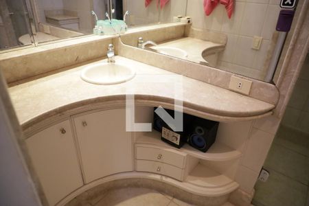 Casa de condomínio para alugar com 590m², 5 quartos e 8 vagasBanheiro