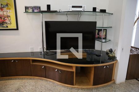 Casa de condomínio para alugar com 590m², 5 quartos e 8 vagasSala