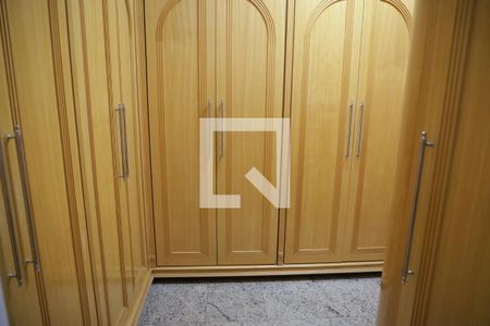 Casa de condomínio para alugar com 590m², 5 quartos e 8 vagasQuarto