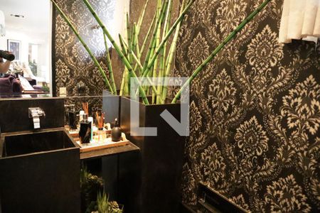 Casa de condomínio para alugar com 590m², 5 quartos e 8 vagasBanheiro