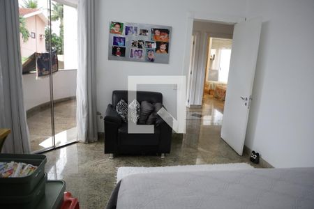 Casa de condomínio para alugar com 590m², 5 quartos e 8 vagasQuarto