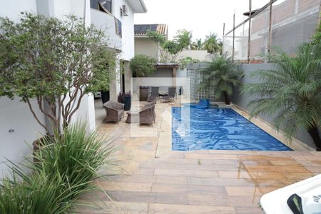 Casa de condomínio para alugar com 590m², 5 quartos e 8 vagasÁrea externa