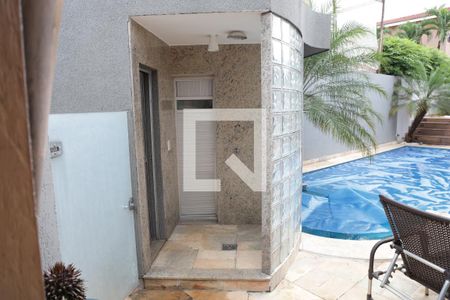 Casa de condomínio para alugar com 590m², 5 quartos e 8 vagasÁrea externa