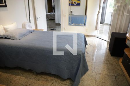Casa de condomínio para alugar com 590m², 5 quartos e 8 vagasQuarto