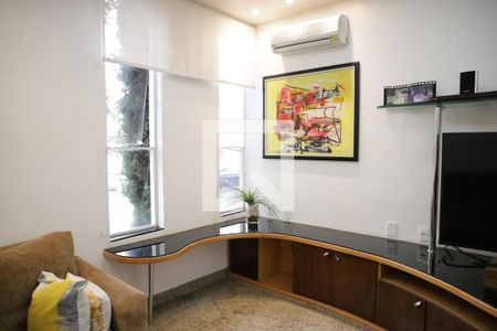 Casa de condomínio para alugar com 590m², 5 quartos e 8 vagasSala