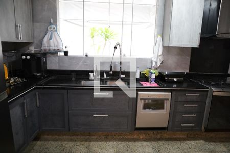 Casa de condomínio para alugar com 590m², 5 quartos e 8 vagasCozinha