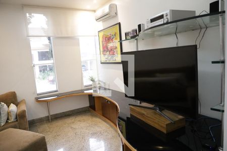 Casa de condomínio para alugar com 590m², 5 quartos e 8 vagasSala