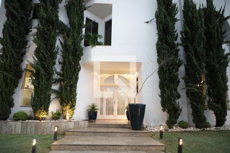 Casa de condomínio para alugar com 590m², 5 quartos e 8 vagasFachada