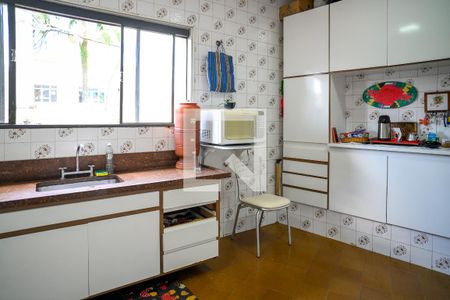 Casa à venda com 760m², 3 quartos e 2 vagasCozinha 