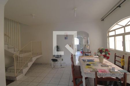 Casa à venda com 232m², 3 quartos e 8 vagasCopa