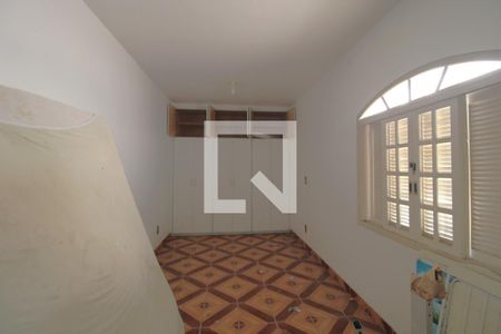 Casa à venda com 232m², 3 quartos e 8 vagasQuarto 2