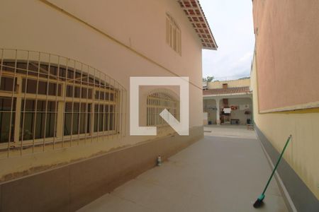 Casa à venda com 232m², 3 quartos e 8 vagasQuintal lateral