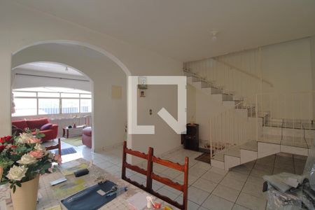 Casa à venda com 232m², 3 quartos e 8 vagasCopa