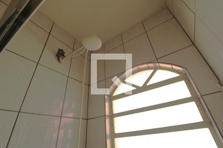 Casa à venda com 232m², 3 quartos e 8 vagasChuveiro banheiro comum