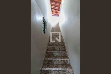 Casa à venda com 90m², 3 quartos e 1 vagaEscada