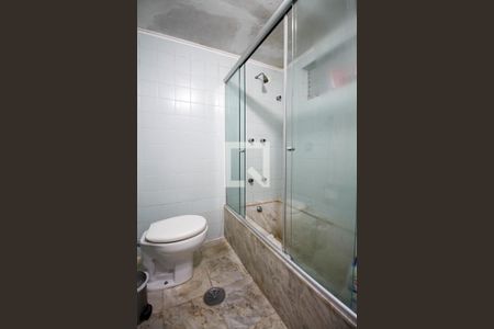 Apartamento à venda com 167m², 4 quartos e 2 vagas Apartamento à venda com 167m², 4 quartos e 2 vagasBanheiro da Suíte 1