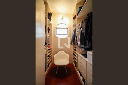 Apartamento à venda com 167m², 4 quartos e 2 vagas Apartamento à venda com 167m², 4 quartos e 2 vagasCloset da Suíte 1