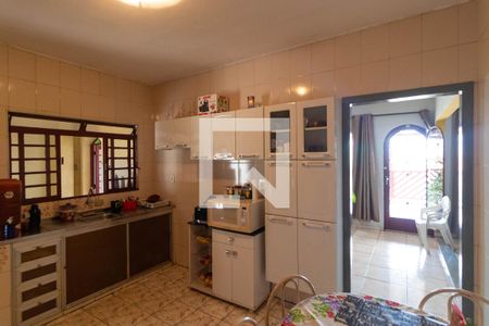 Casa à venda com 220m², 4 quartos e 3 vagas Casa à venda com 220m², 4 quartos e 3 vagas Cozinha 01