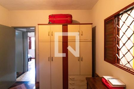 Casa à venda com 220m², 4 quartos e 3 vagas Casa à venda com 220m², 4 quartos e 3 vagasQuarto 01