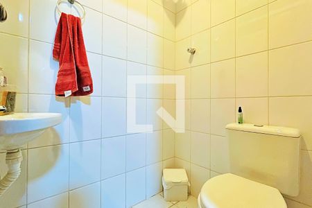 Casa de condomínio à venda com 254m², 3 quartos e 4 vagas Casa de condomínio à venda com 254m², 3 quartos e 4 vagasBanheiro