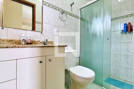 Casa de condomínio à venda com 254m², 3 quartos e 4 vagas Casa de condomínio à venda com 254m², 3 quartos e 4 vagasBanheiro da Suíte 2