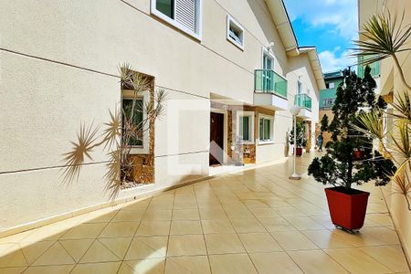 Casa de condomínio à venda com 254m², 3 quartos e 4 vagas Casa de condomínio à venda com 254m², 3 quartos e 4 vagasÁrea comum