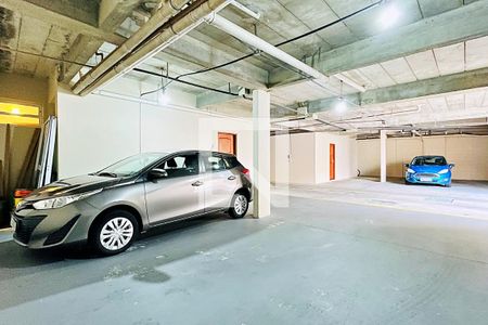 Casa de condomínio à venda com 254m², 3 quartos e 4 vagas Casa de condomínio à venda com 254m², 3 quartos e 4 vagasGaragem