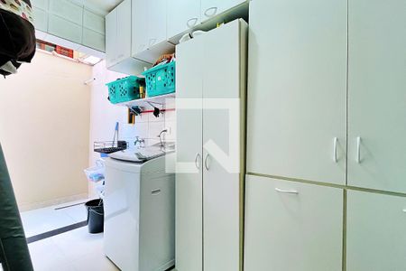 Casa de condomínio à venda com 254m², 3 quartos e 4 vagas Casa de condomínio à venda com 254m², 3 quartos e 4 vagasÁrea de Serviço