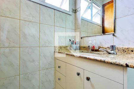 Casa de condomínio à venda com 254m², 3 quartos e 4 vagas Casa de condomínio à venda com 254m², 3 quartos e 4 vagasBanheiro da Suíte 2