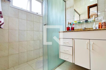 Casa de condomínio à venda com 254m², 3 quartos e 4 vagas Casa de condomínio à venda com 254m², 3 quartos e 4 vagasBanheiro da Suíte 1