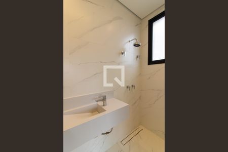 Casa de condomínio à venda com 462m², 3 quartos e 4 vagas Casa de condomínio à venda com 462m², 3 quartos e 4 vagasBanheiro Área externa