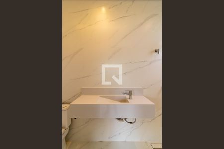 Casa de condomínio à venda com 462m², 3 quartos e 4 vagas Casa de condomínio à venda com 462m², 3 quartos e 4 vagasBanheiro Área externa